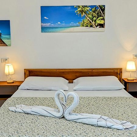 Astillo'S Guest Houses 몰볼 외부 사진