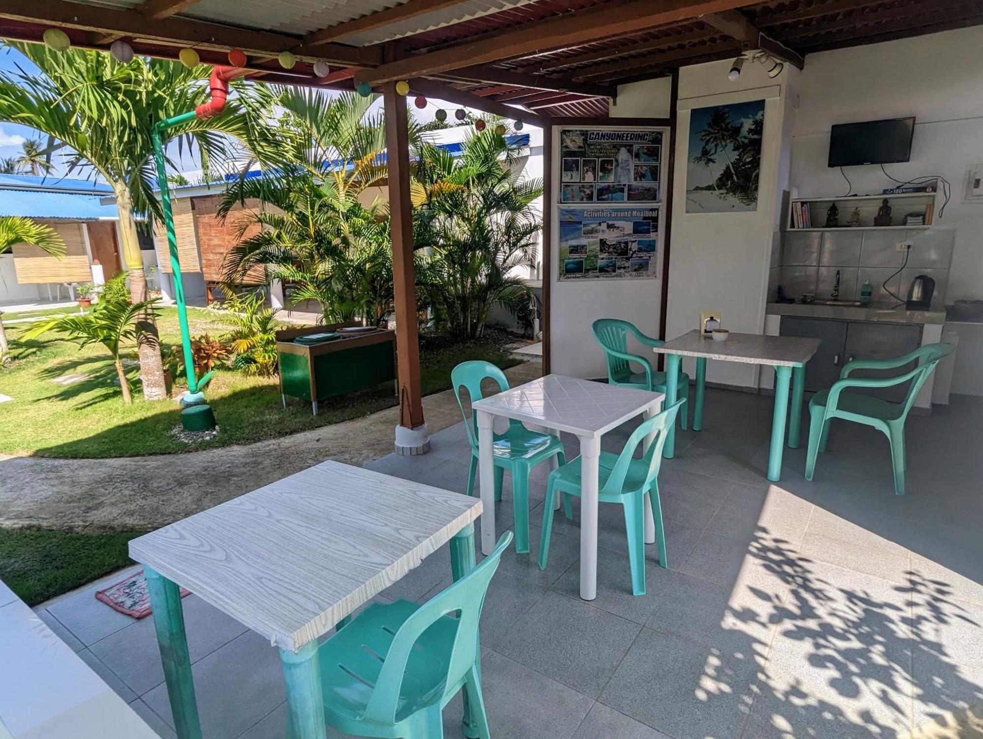 Astillo'S Guest Houses 몰볼 외부 사진