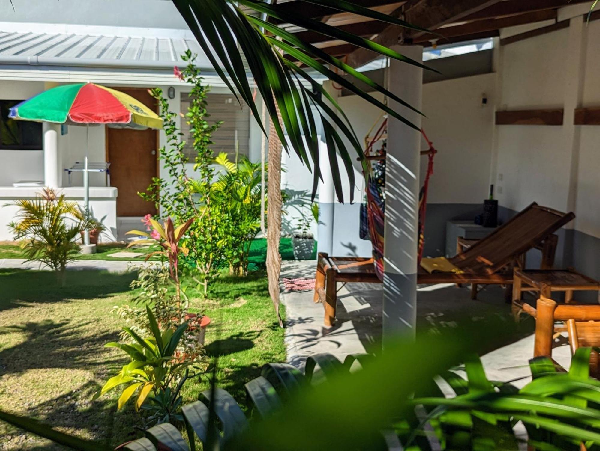 Astillo'S Guest Houses 몰볼 외부 사진