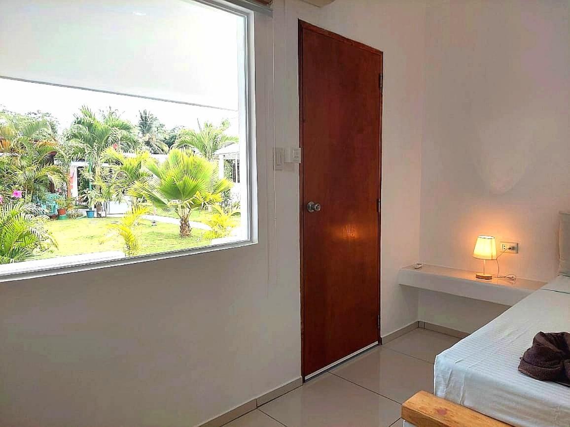 Astillo'S Guest Houses 몰볼 객실 사진