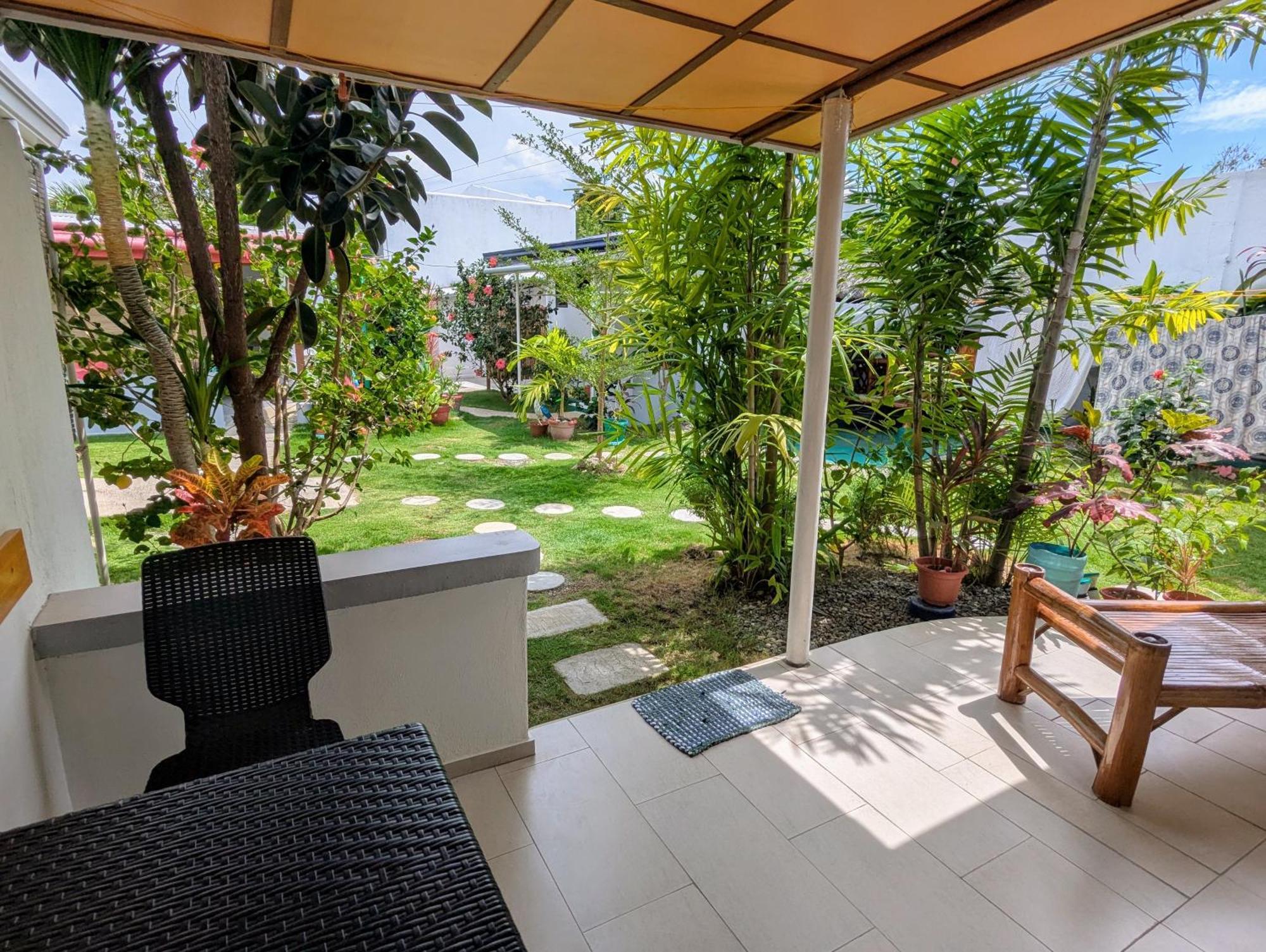 Astillo'S Guest Houses 몰볼 외부 사진