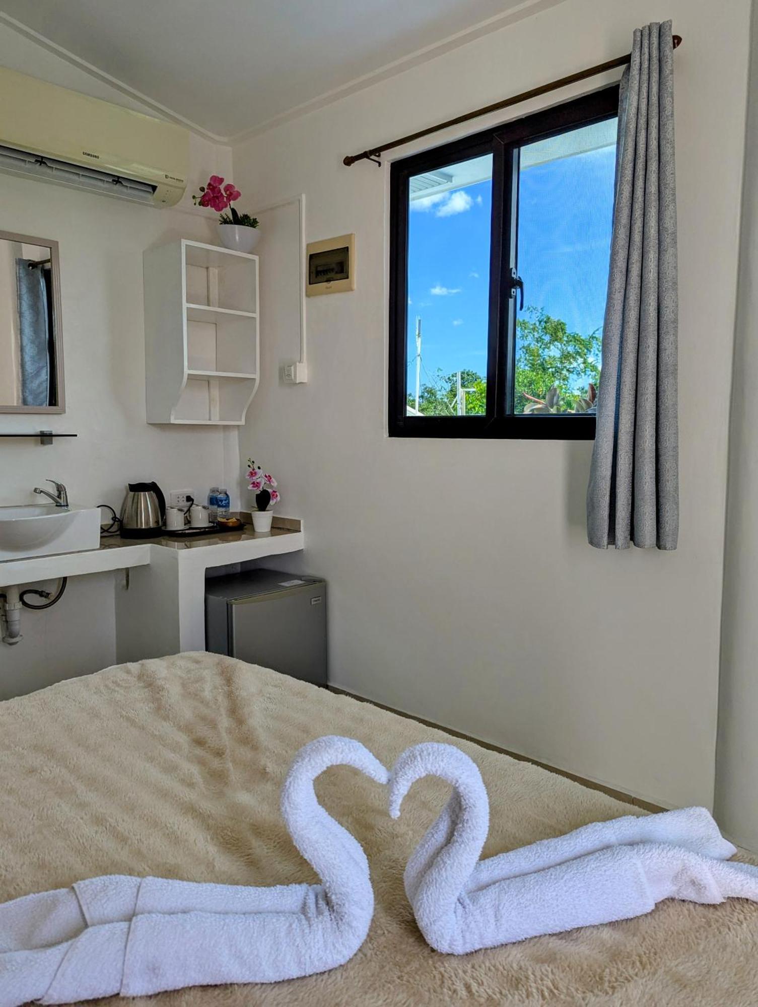Astillo'S Guest Houses 몰볼 객실 사진