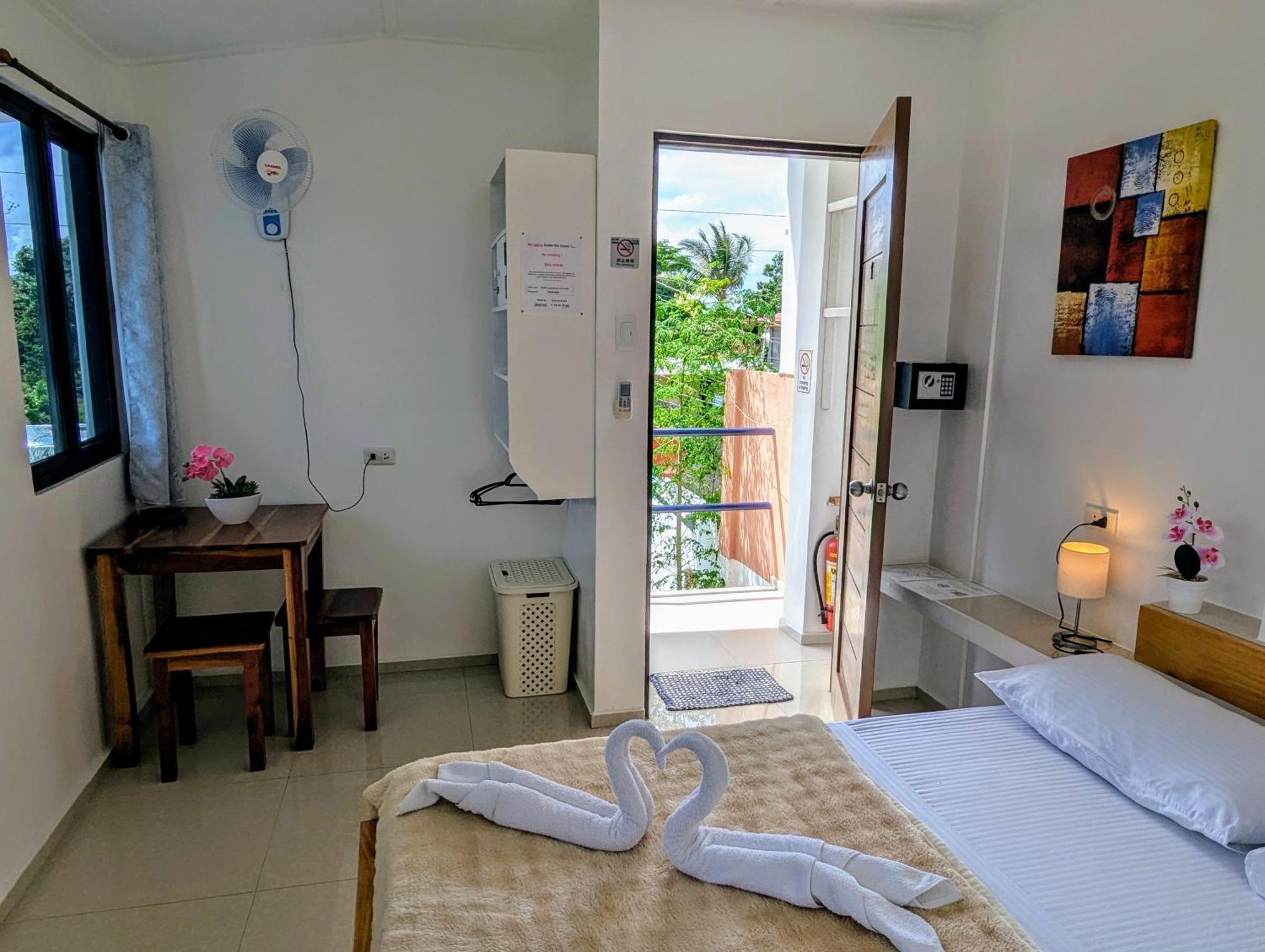 Astillo'S Guest Houses 몰볼 외부 사진