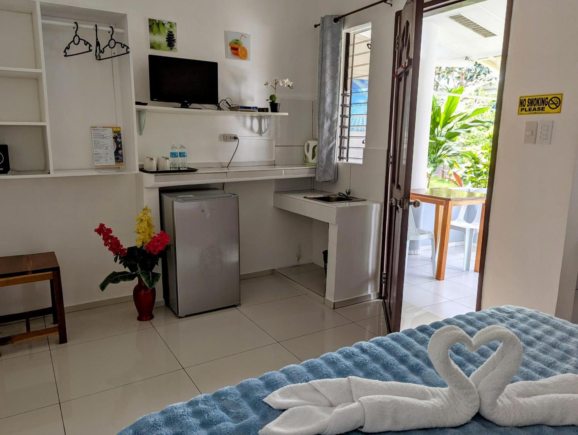 Astillo'S Guest Houses 몰볼 외부 사진